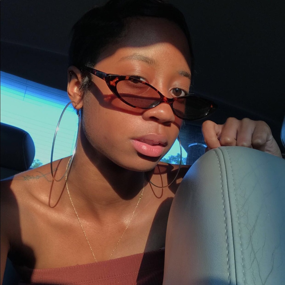 Meet your Posher, Tayia